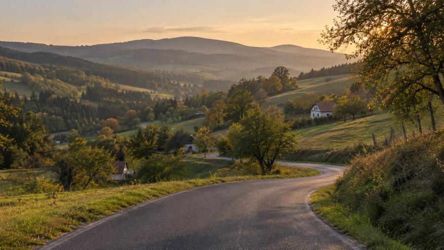 Z Bojkovic na kopanice — krajina na trase