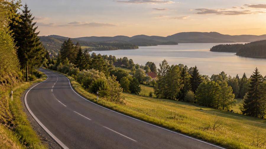 Z Budějovic kolem Lipna — krajina na trase