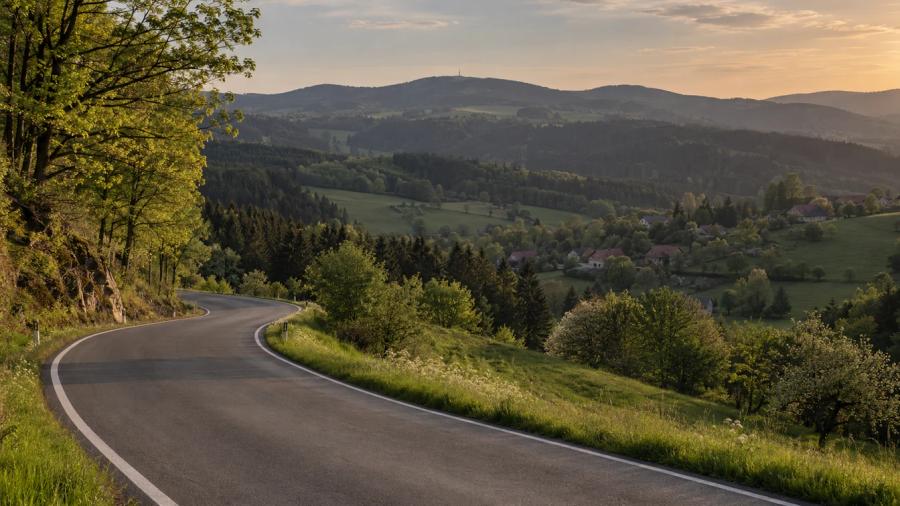 Hostýnskými vrchy přes Troják — krajina na trase
