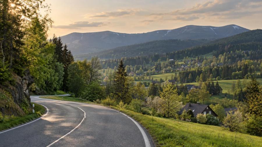 Z Polabí pod Krkonoše a k Metuji — krajina na trase
