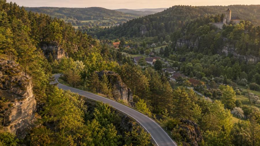 Z Vysoké přes Kokořín do Ždírce — krajina na trase