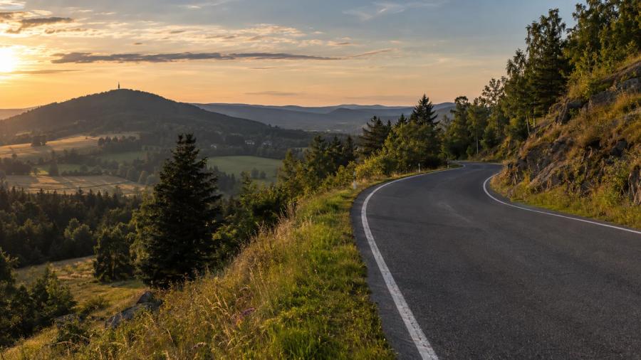 Hřebenem z Klášterce do Jílového — krajina na trase