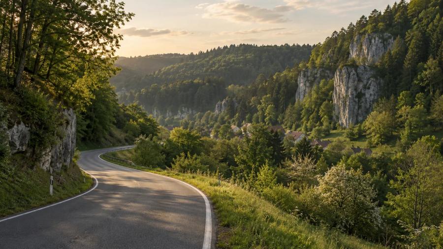 Moravským krasem ze Křtin — krajina na trase