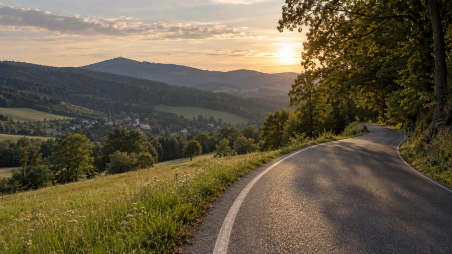 Zatáčkami na Jívovou — krajina na trase