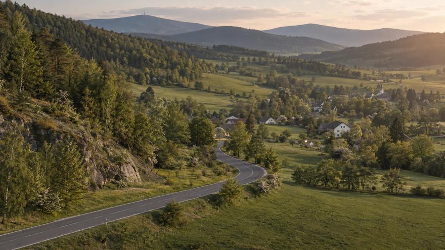 Z Vrbna přes Holčovice a Karlovice — krajina na trase