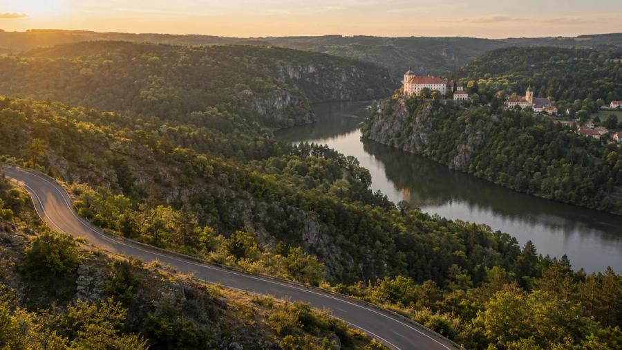 Z Brna přes Krumlov do Podyjí — krajina na trase